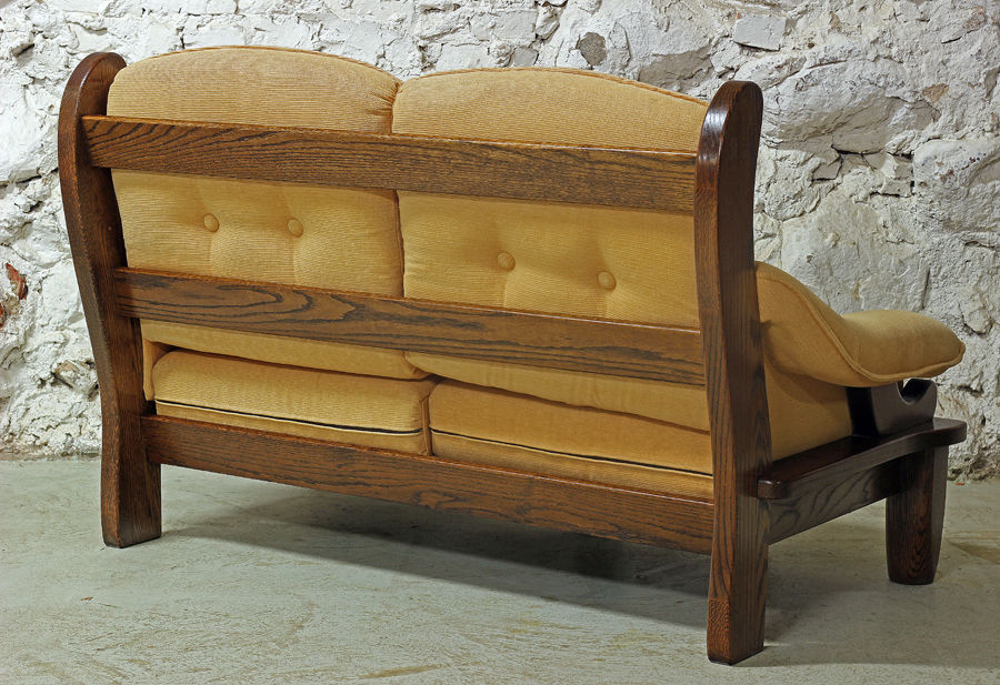 Мебель диваны деревянные. Деревянный диванчик. Деревянный диван. Диван на деревянном каркасе. Диван из массива дерева.